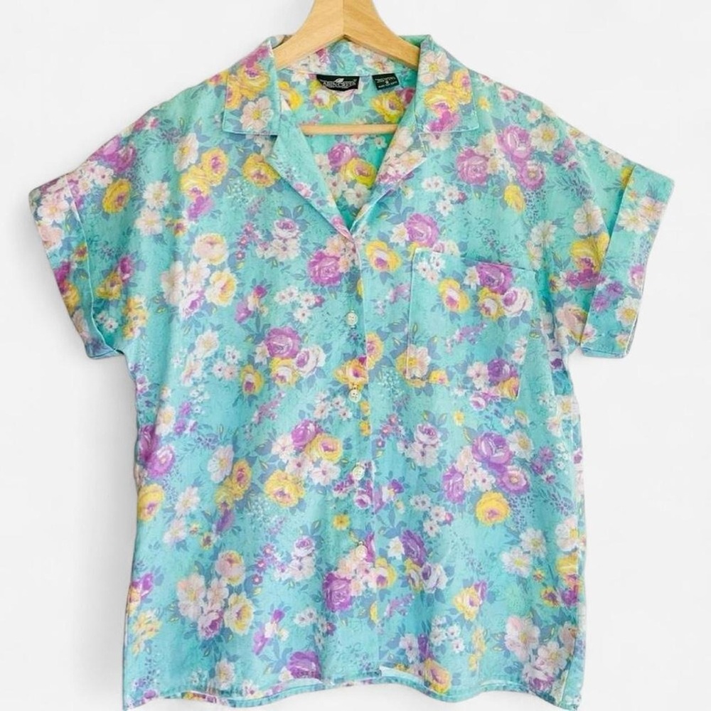 Vintage Cabin Creek Pastel Spring Flowers Short Sleeve Button Down Blouse Shirt